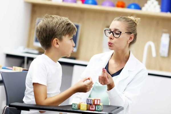 Le Centre Mosaïque offre-t-il des services spécialisés pour les troubles de la voix ?