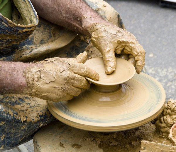 Quels sont les secrets pour réussir à créer une coopérative d'artisans pour promouvoir l'artisanat local ?