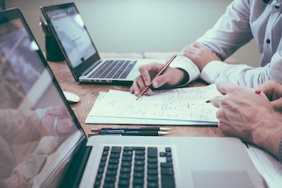 Pourquoi utiliser un comparatif pour choisir un hébergeur web ?